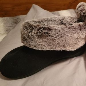 Size 8/9 Isotoner, worn once